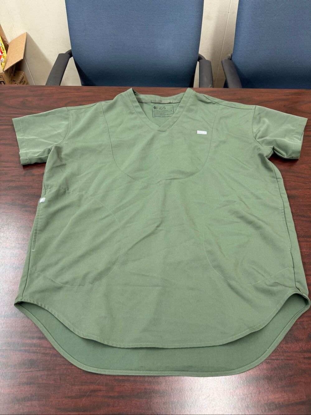 Figs Halle V-Neck Tunic Short Sleeve Scrub Top in Moss Size Medium